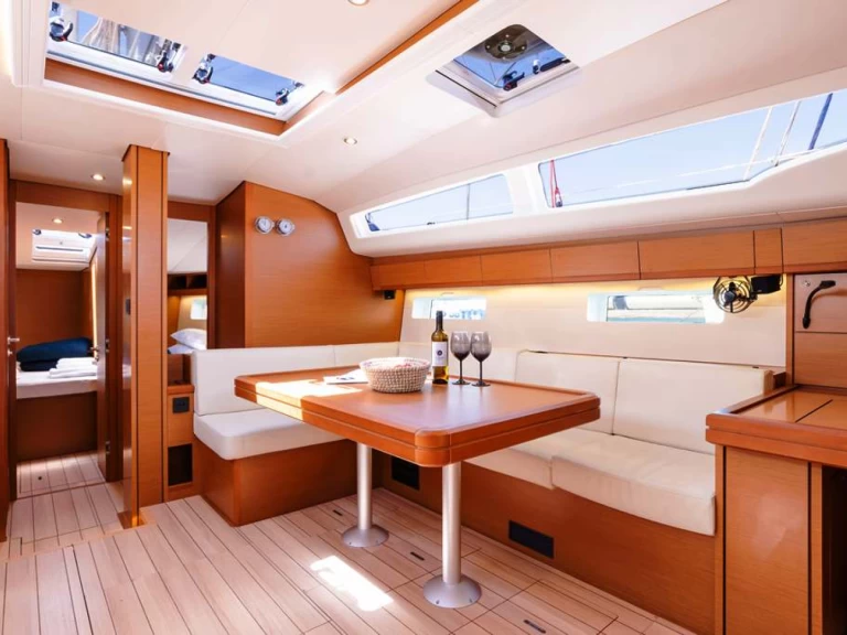 Pronajmout si Jeanneau Jeanneau 54 v Nea Peramos