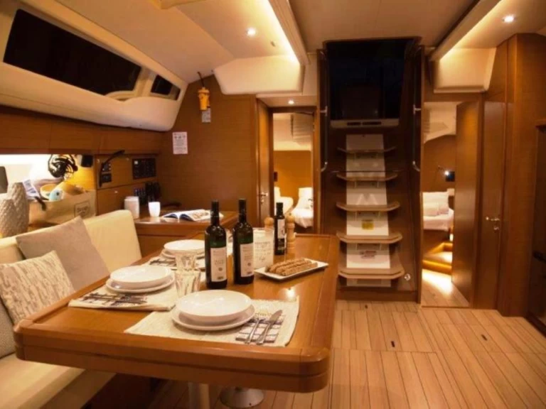 Jeanneau Jeanneau 54 jednotlivci a charterové společnosti v Nidri