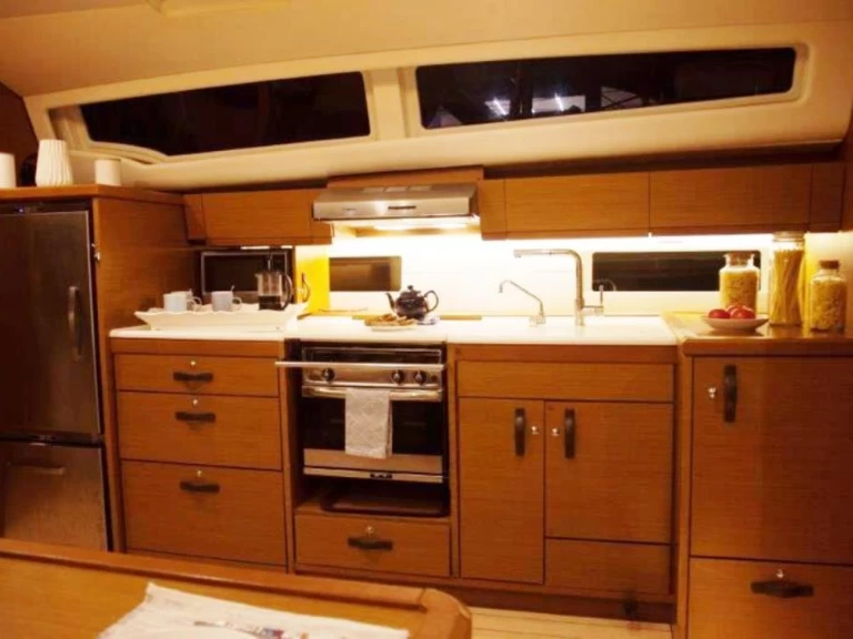 Pronajmout si Jeanneau Jeanneau 54 v Nidri