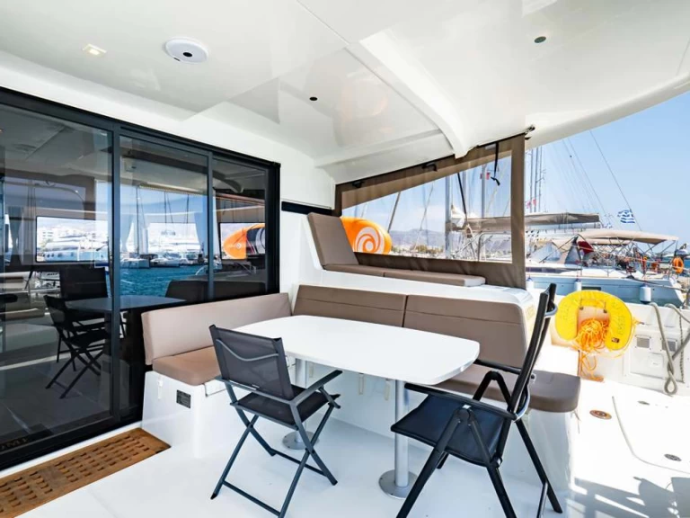 Pronájem lodi Nea Peramos lákavé ceny Lagoon 42