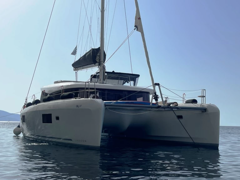 Pronájem Katamarán Lagoon s licencí