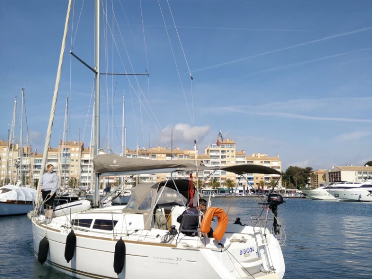 Pronajmout si Jeanneau Sun Odyssey 30i v Toulon