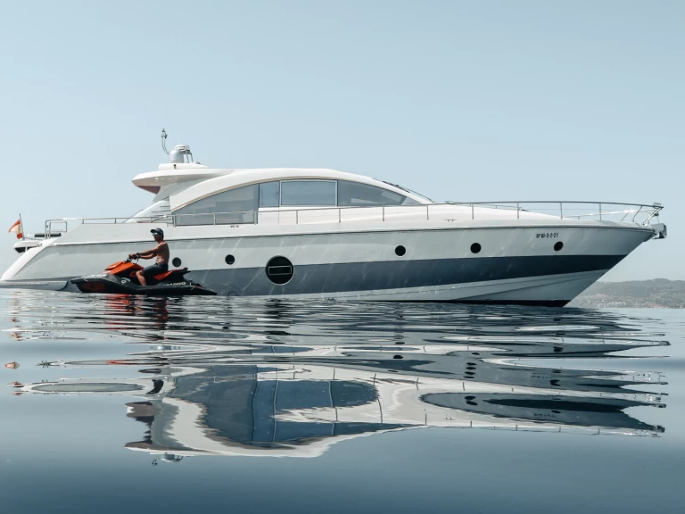 Pronajmout si Aicon Aicon 72 SL v Palma de Mallorca