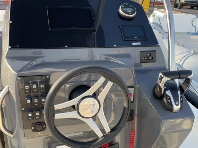 Pronájem Polotuhá loď Capelli s licencí