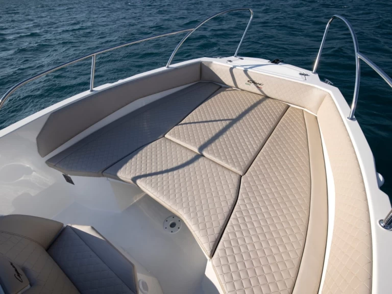 Pronájem Motorová loď Cayman s licencí