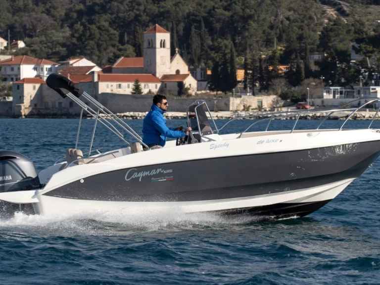 Cayman Deluxe jednotlivci a charterové společnosti v Milna