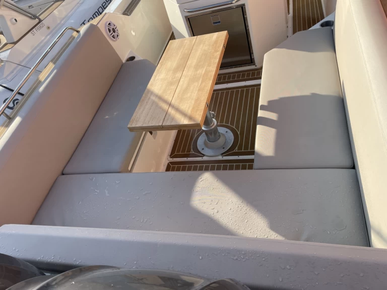 Capelli Tempest 900 WA jednotlivci a charterové společnosti v Port de Saint-Cyprien Méditerranée