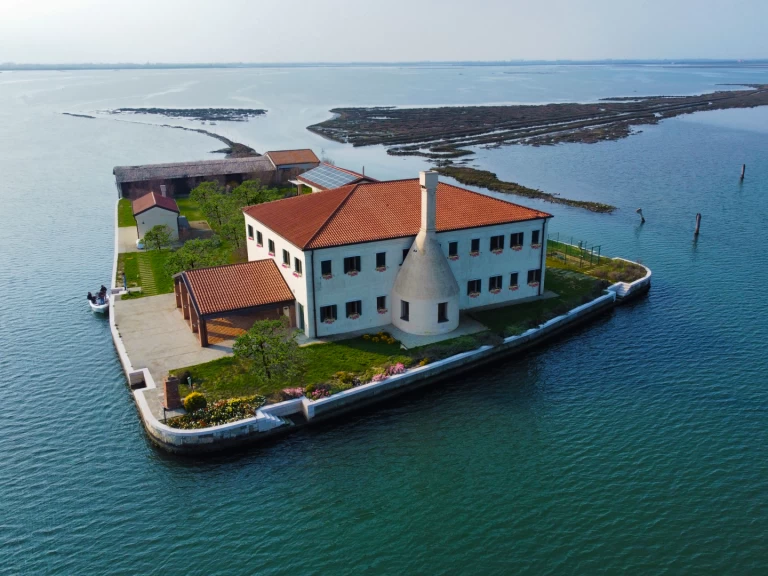 Pronajmout si Bluline Bluline 19 Ft Open Plus v Venice