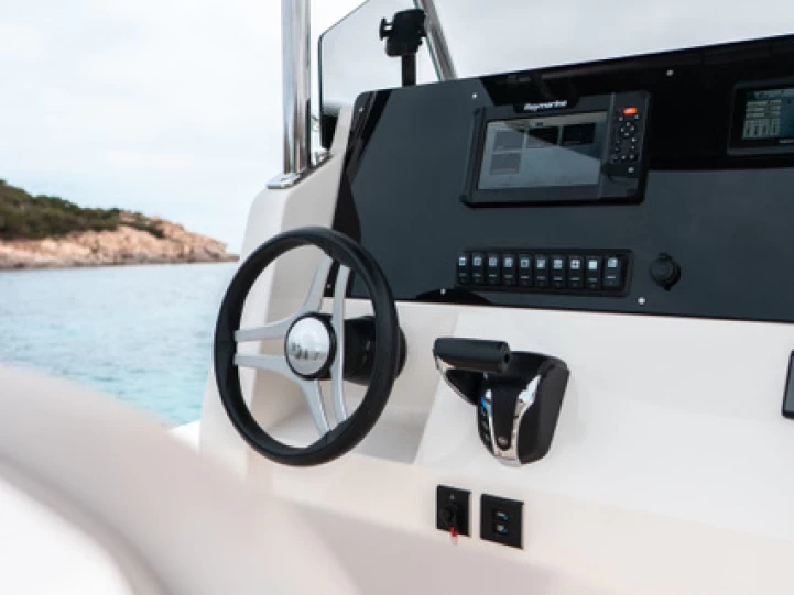 Pronájem Motorová loď  s licencí