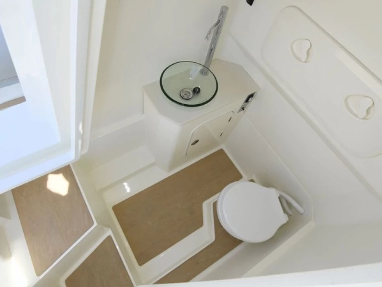 Motorová loď k pronájmu v Poltu Quatu za nejlepší cenu