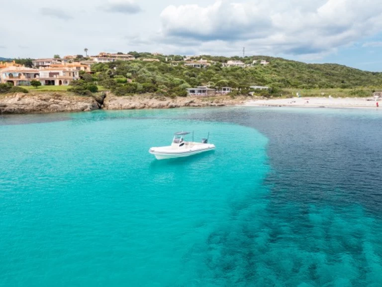 Pronajmout si  Capelli 900 Open 300 HP v Poltu Quatu