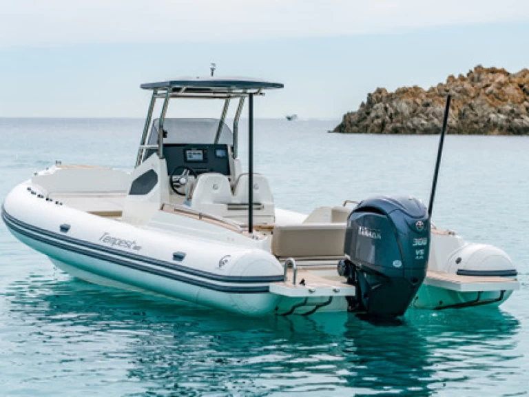 Motorová loď k pronájmu v Poltu Quatu za nejlepší cenu