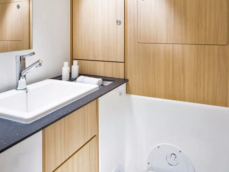 Pronájem Plachetnice Bavaria s licencí