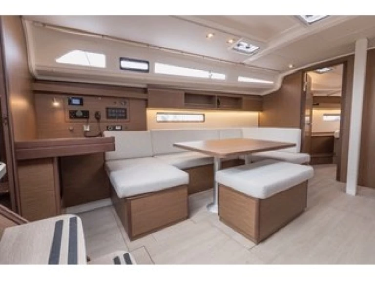 Pronájem Plachetnice Bénéteau s licencí