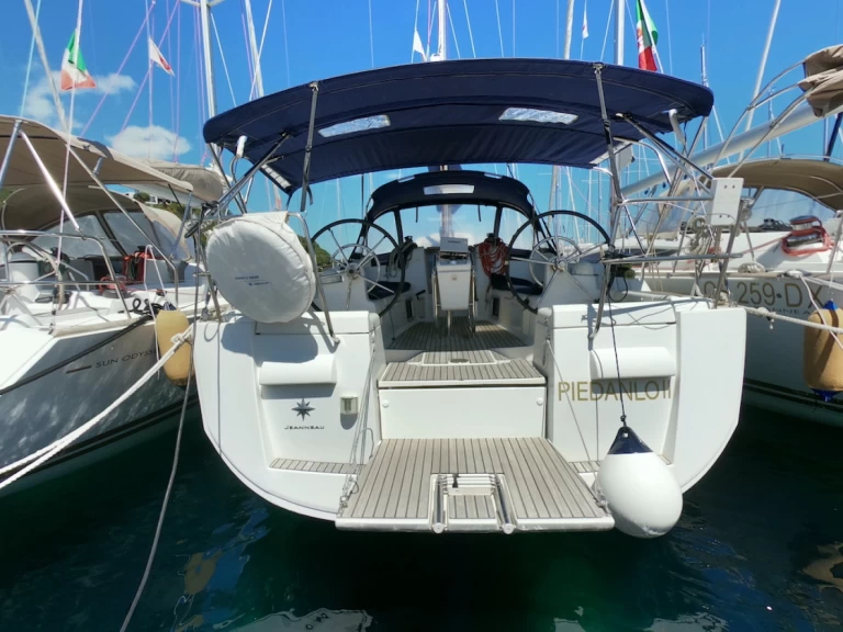 Pronájem lodi Olbia lákavé ceny Sun Odyssey 409