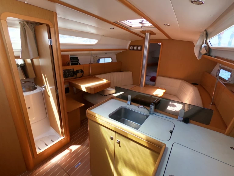 Pronájem lodi Jeanneau Sun Odyssey 36i Performance v Olbia na Samboatu