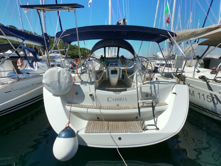 Jeanneau Sun Odyssey 39i jednotlivci a charterové společnosti v Olbia