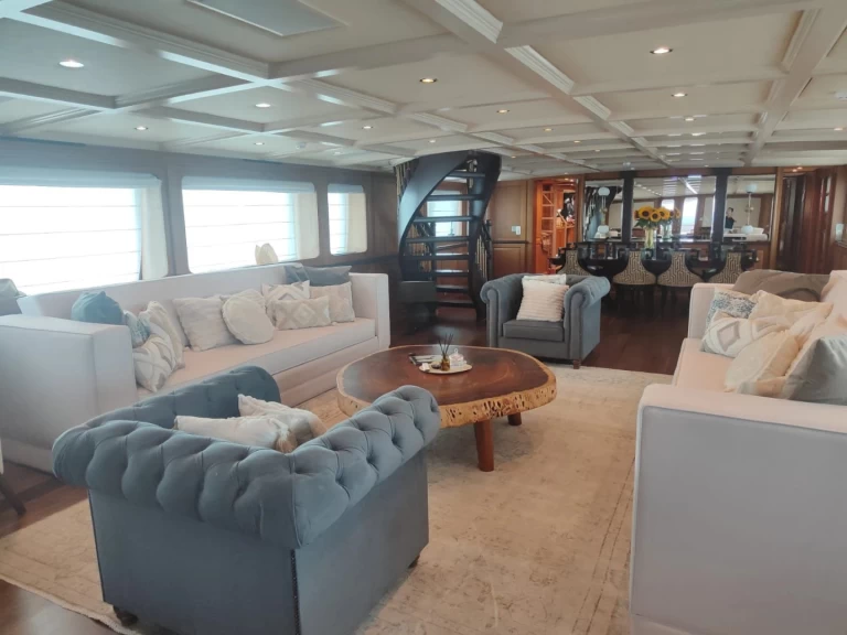 Pronajmout Jachta se skipperem či ne  v Alimos