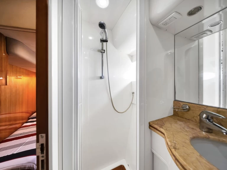 Pronajmout Jachta se skipperem či ne Uniesse v Miami Beach