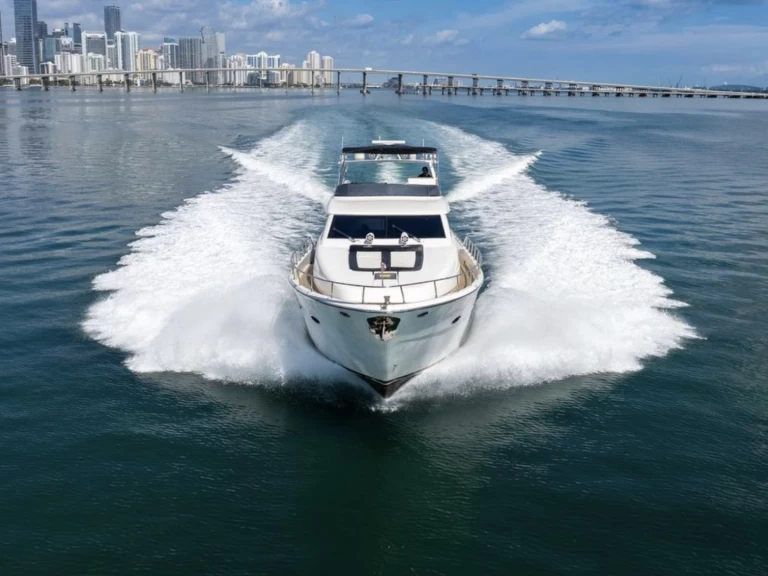 Pronájem Jachta Uniesse s licencí