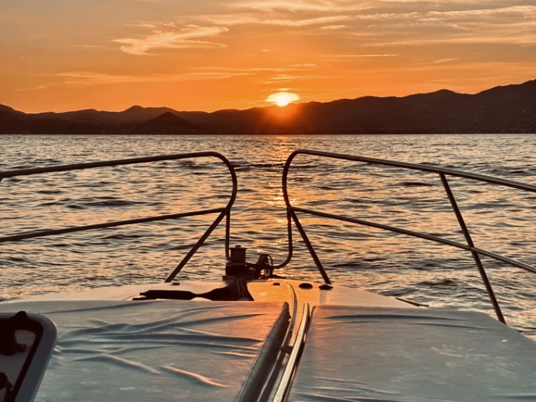 Pronájem jachty v Cannes -Fairline Targa 42 na Samboatu