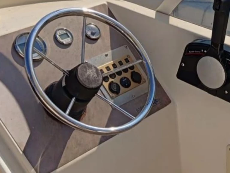 Motorová loď k pronájmu v Venice za nejlepší cenu