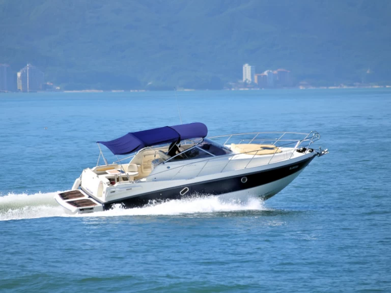 Pronájem Motorová loď Cranchi s licencí