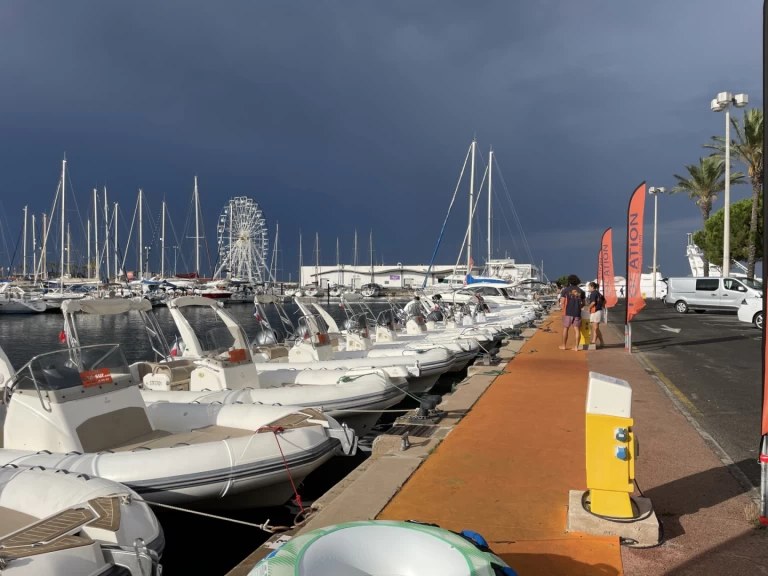 Pronájem Polotuhá loď v Port de Saint-Cyprien Méditerranée -Capelli Tempest 1000 CC
