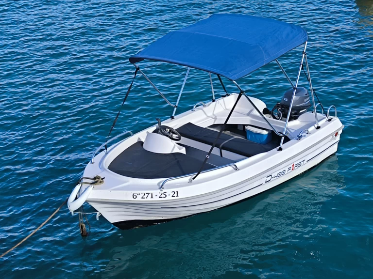 Pronájem lodi Dipol D-400 F1RST v Ciutadella de Menorca na Samboatu