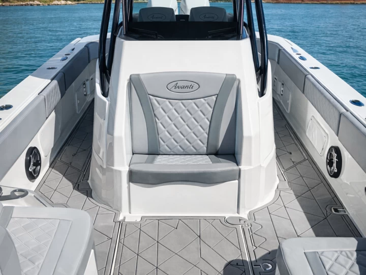 Pronájem Motorová loď Avanti s licencí