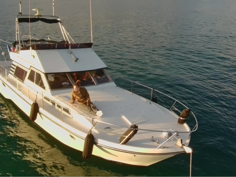 Pronájem Motorová loď Guy Couach s licencí
