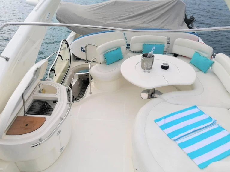 Pronájem lodi Azimut Azimut 68 v Piraeus Port na Samboatu
