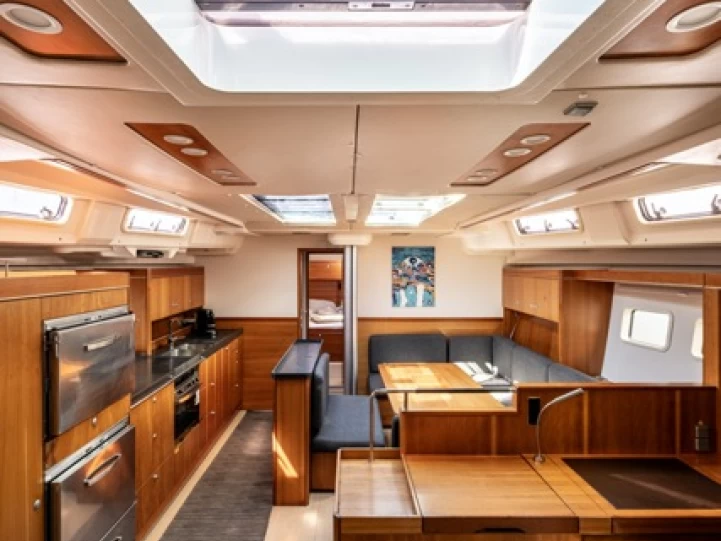 Pronájem lodi Piraeus lákavé ceny Hanse 575