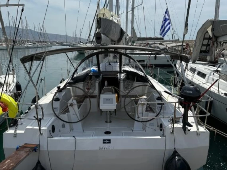 Pronajmout si Bavaria Bavaria C42 v Alimos