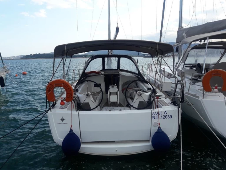 Pronajmout si Jeanneau Sun Odyssey 349 v Neo Klima