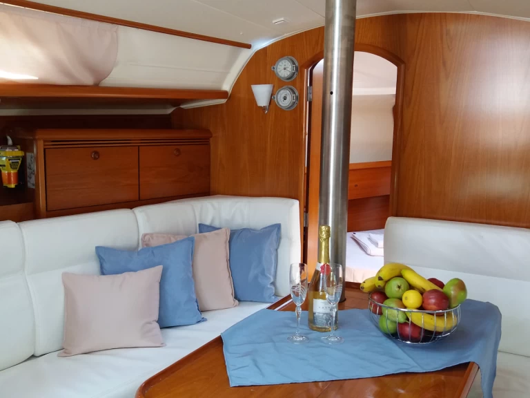 Pronájem Plachetnice v Nea Peramos -Jeanneau Sun Odyssey 35