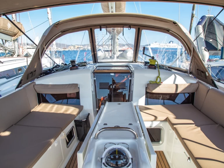 Pronájem Plachetnice Jeanneau s licencí