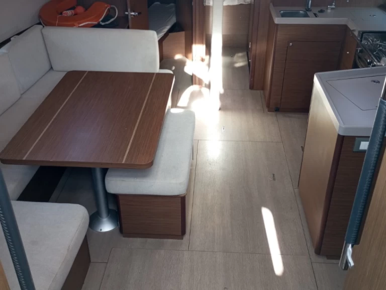 Pronájem Plachetnice Bénéteau s licencí