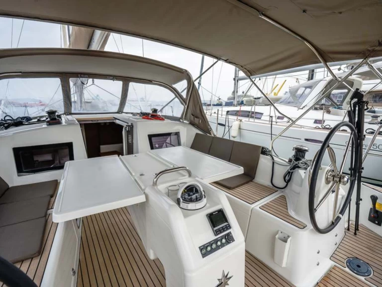Pronájem lodi Jeanneau Sun Odyssey 410 v Lavrio na Samboatu