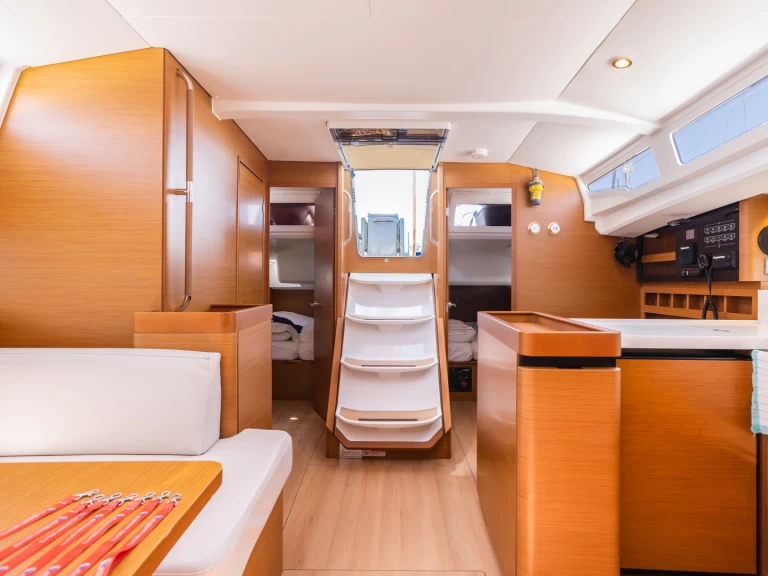 Pronájem lodi Jeanneau Sun Odyssey 440 v Nidri na Samboatu