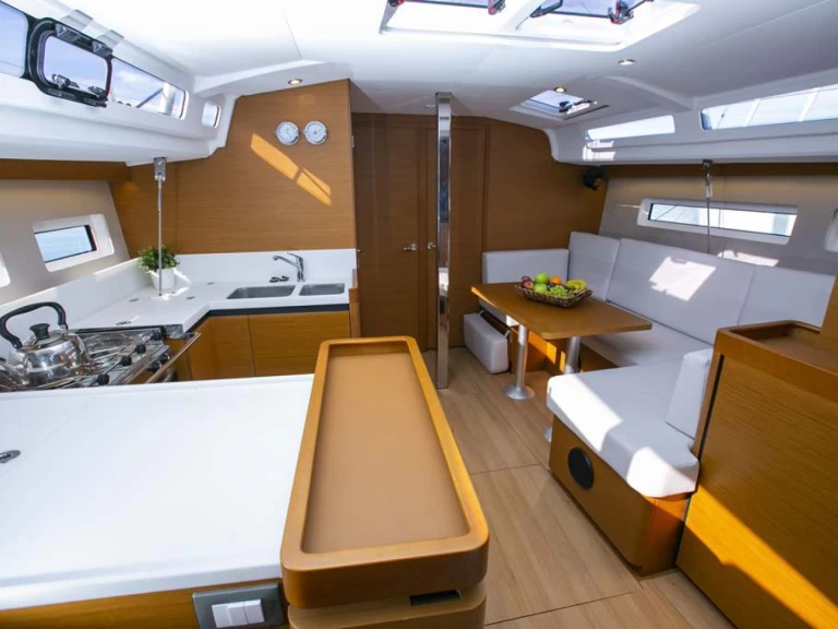 Pronájem Plachetnice v Neo Klima -Jeanneau Sun Odyssey 440