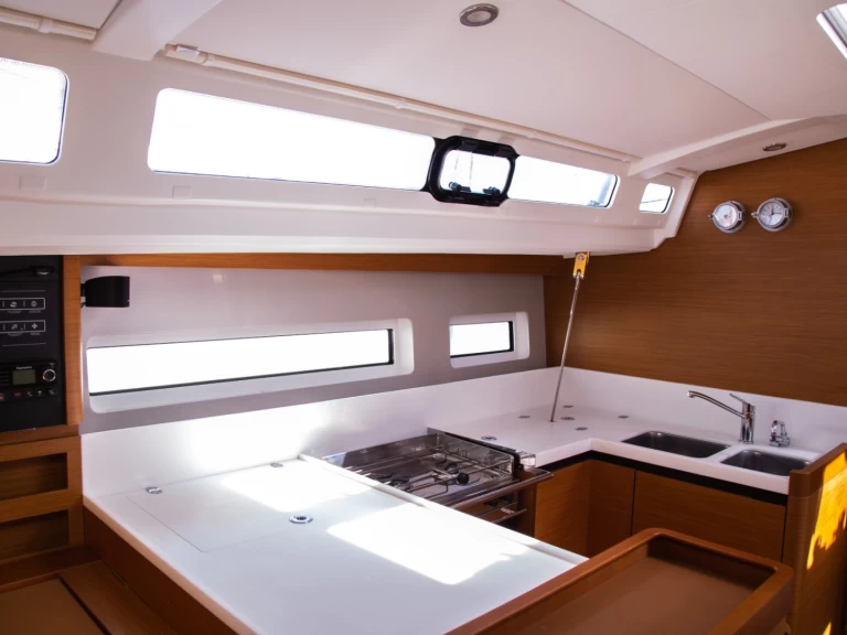 Pronájem lodi Jeanneau Sun Odyssey 440 v Nidri na Samboatu