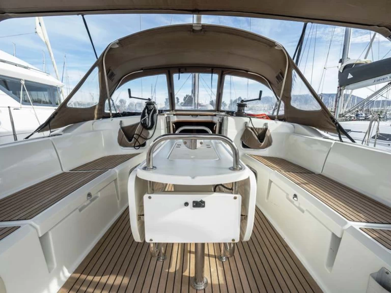 Pronájem Plachetnice Jeanneau s licencí