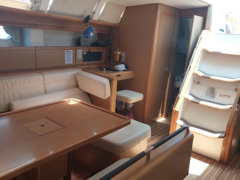 Pronájem lodi Jeanneau Sun Odyssey 49i v Nea Peramos na Samboatu