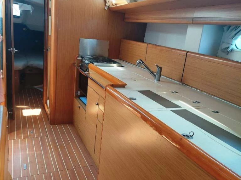 Pronajmout Plachetnice se skipperem či ne Jeanneau v Nea Peramos