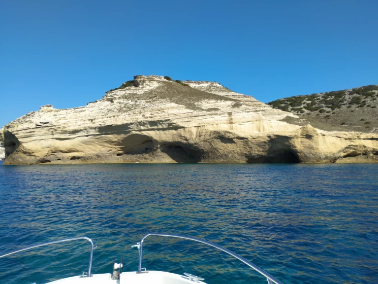 Pronajmout si Jeanneau Cap Camarat 6.5 CC Serie 3 v Porto-Vecchio