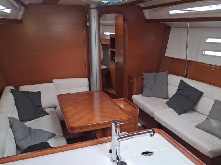 Pronajmout Plachetnice se skipperem či ne Dufour v Francie