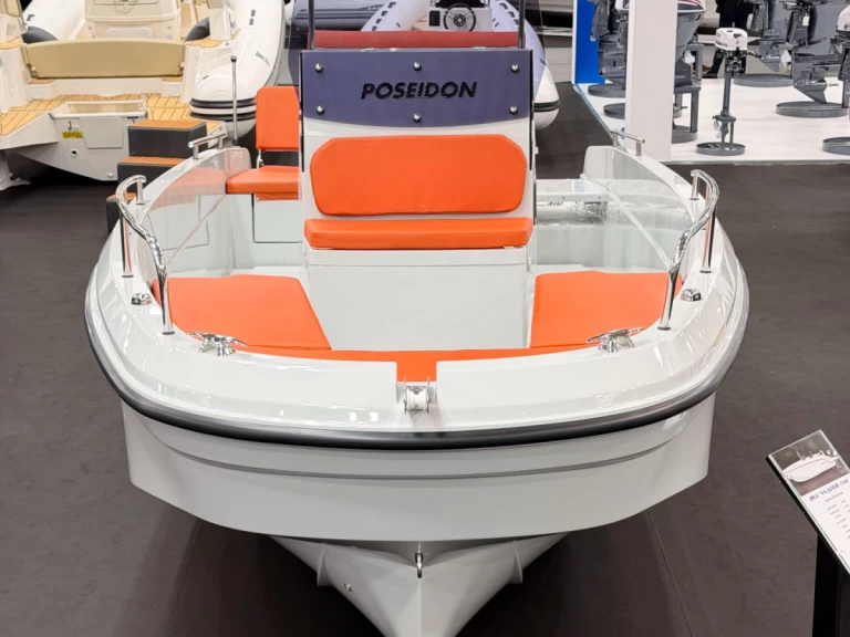 Poseidon Blu Water 210 jednotlivci a charterové společnosti v Trogir