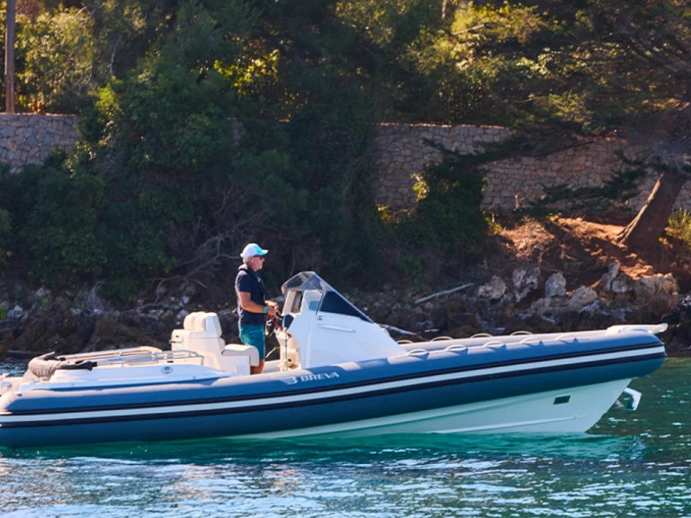 Pronajmout si BREVA BREVA 800 v Sorrento