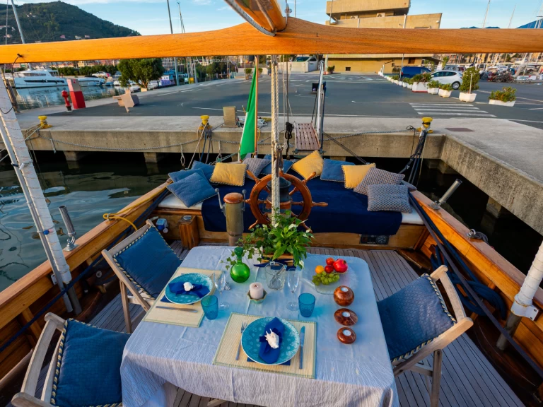 Pronájem Motorová loď SIMEONI s licencí